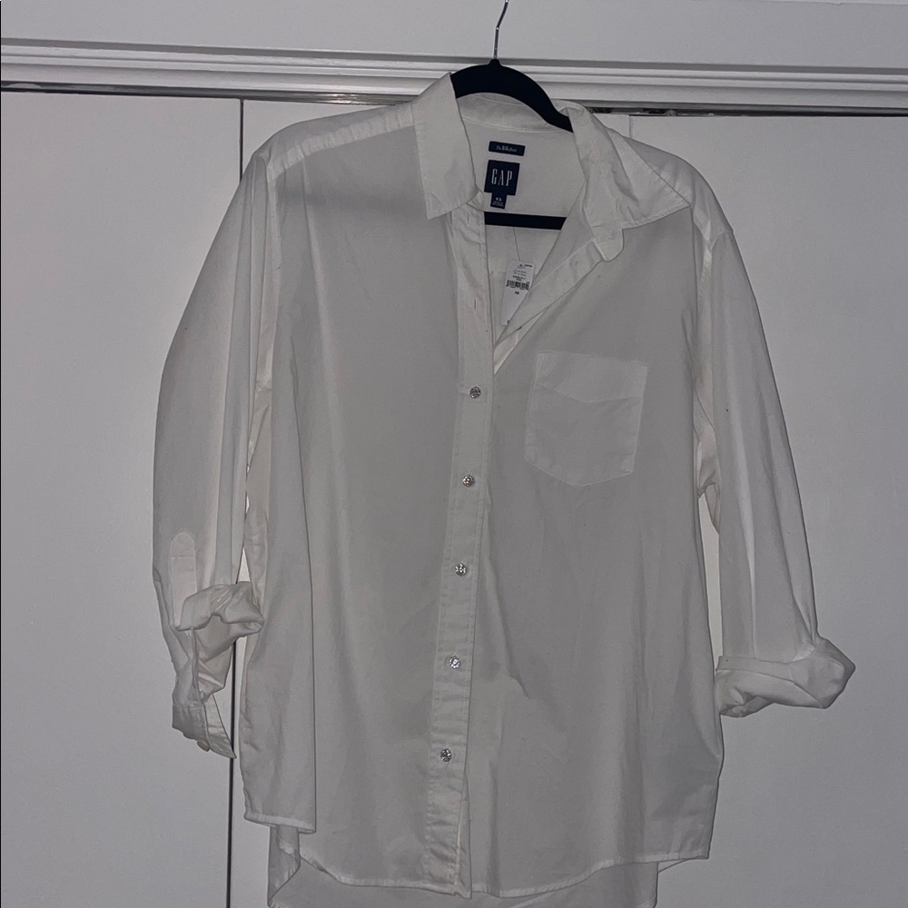 NWT GAP Crisp White Collared Shirt w crystal detailed buttons